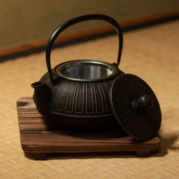 Chrysanthemum Cast Iron Pot